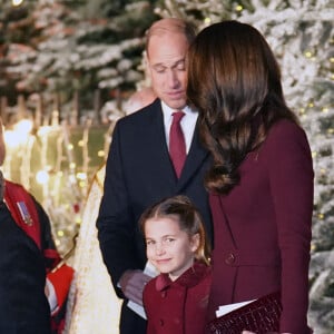 Le prince William, prince de Galles, Catherine Kate Middleton, princesse de Galles, le prince George, la princesse Charlotte - La famille royale à la sortie de la messe "Together at Christmas" à l'Abbaye de Westminster le 15 décembre 2022. 