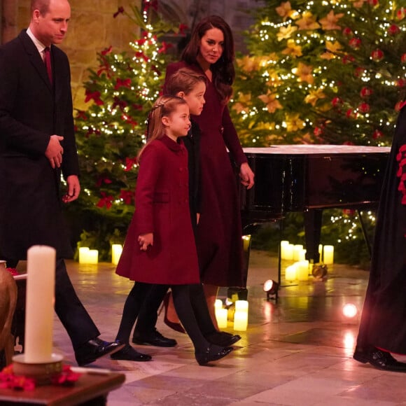 Le prince William, prince de Galles, Catherine (Kate) Middleton, princesse de Galles, et leurs enfants, le prince George de Galles, et la princesse Charlotte de Galles, arrivent pour le "Together at Christmas" Carol Service à l'abbaye de Westminster à Londres, Royaume uni, le 15 décembre 2022. 