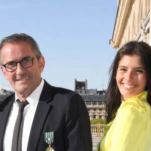 Christophe Dechavanne en famille avec ses filles Pauline et Ninon et sa compagne Elena Foïs - Christophe Dechavanne reçoit le grade d'Officier des Arts et des Lettres au Ministère de la Culture à Paris le 15 mai 2019. © Coadic Guirec / Bestimage