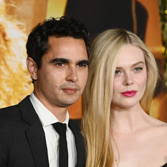 Max Minghella et Elle Fanning à la première du film "Babylon" à Los Angeles.