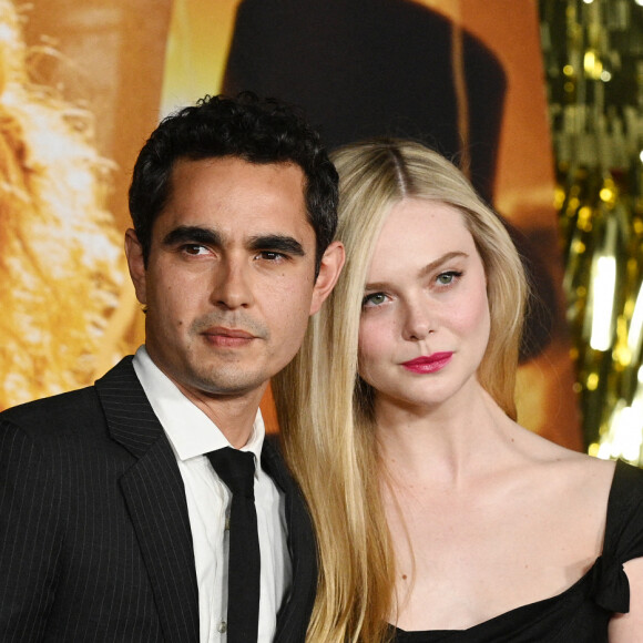 Max Minghella et Elle Fanning à la première du film "Babylon" à Los Angeles, le 15 décembre 2022. 