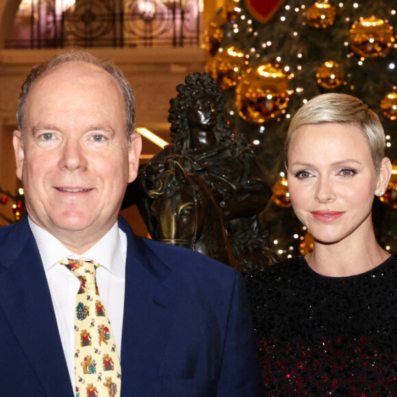 Exclusif - Le prince Albert II de Monaco, la princesse Charlene et Louisette Levy-Soussan Azzoaglio (présidente Action Innocence Monaco) - Le prince Albert II de Monaco et la princesse Charlene visitent l'exposition des sapins de Action Innocence Monaco et soufflent les bougies du 20ème anniversaire de l'association à l'hôtel de Paris. © Claudia Albuquerque / Bestimage 