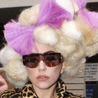 Quand Lady Gaga se prend pour Mozart en total look léopard... c'est ridicule !