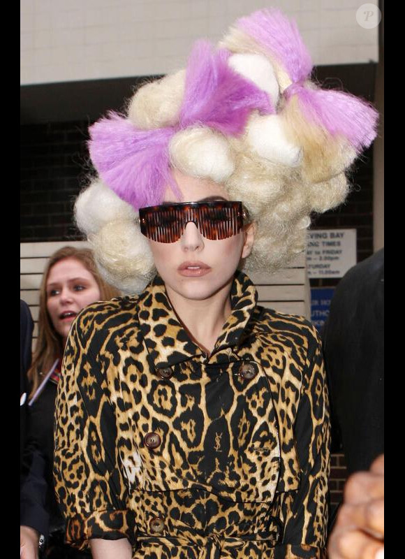 Lady Gaga, à la sortie de l'hôtel Mayfair à Londres le 16 février 2010