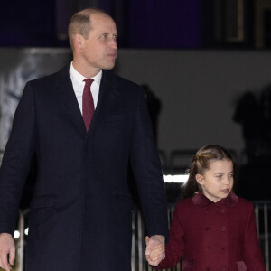 Le prince William, prince de Galles, La princesse Charlotte de Galles - La famille royale à la sortie de la messe "Together at Christmas" à l'Abbaye de Westminster le 15 décembre 2022. 