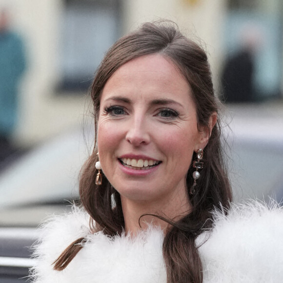 Le prince William, prince de Galles, assiste au mariage de son premier grand amour Rose Farquhar avec George Gemmell à Tetbury dans le Gloucestershire le 18 décembre 2022. 
