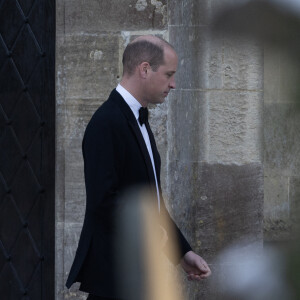 Le prince William, prince de Galles, assiste au mariage de son premier grand amour Rose Farquhar avec George Gemmell à Tetbury dans le Gloucestershire le 18 décembre 2022. 