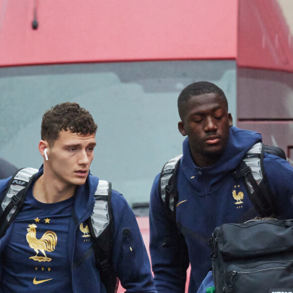 Benjamin Pavard - Départ de l 'équipe de France de football du Bourget au Qatar pour disputer la Coupe du monde 2022, le 16 novembre 2022. Ils seront rejoints par Randal Kolo Muani, jeudi matin, à Doha. © Cyril Moreau/Bestimage