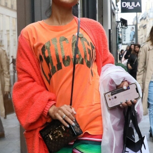 Exclusif - Christina Milian fait du shopping lors de la Fashion Week de Paris (PFW), France, le 30 septembre 2022.  Exclusive - Christina Milian dons a colorful ensemble while out shopping during Paris Fashion Week. 
