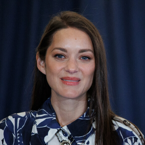 Marion Cotillard lors de la présentation de la pièce "Jeanne d'Arc au bûcher" au théâtre Royal à Madrid le 1er juin 2022. Les responsables du Théâtre Royal de Madrid ont décidé de confier à Marion Cotillard le rôle principal de Jeanne d'Arc au bûcher, l'oratorio d'Arthur Honegger, qui sera donné au mois de juin. L'actrice oscarisée, appelée en remplacement d'une comédienne espagnole, connaît bien ce rôle qu'elle a déjà endossé en 2005, 2012 et 2015. 