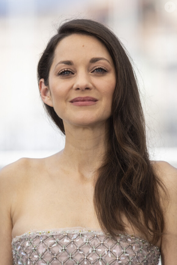 Marion Cotillard au photocall de "Brother And Sister (frère et soeur)" lors du 75ème Festival International du Film de Cannes, le 21 mai 2022. © Cyril Moreau/Bestimage 