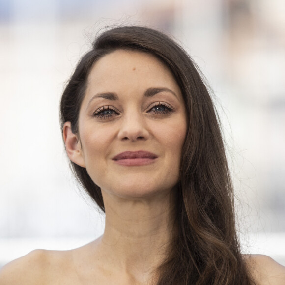 Marion Cotillard au photocall de "Brother And Sister (frère et soeur)" lors du 75ème Festival International du Film de Cannes, le 21 mai 2022. © Cyril Moreau/Bestimage 