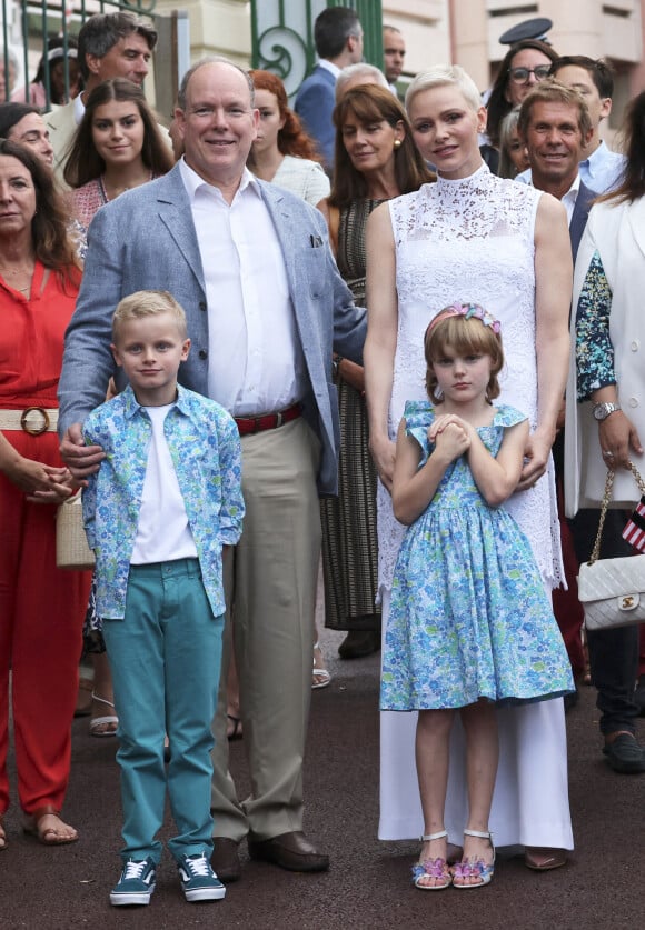 La princesse Charlene de Monaco, le prince Albert II de Monaco, le prince Jacques de Monaco, marquis des Baux, la princesse Gabriella de Monaco, comtesse de Carladès - La famille princière de Monaco lors du traditionnel Pique-nique "U Cavagnetu" des monégasques au parc princesse Antoinette à Monaco le 3 septembre 2022. © Claudia Albuquerque/Bestimage 