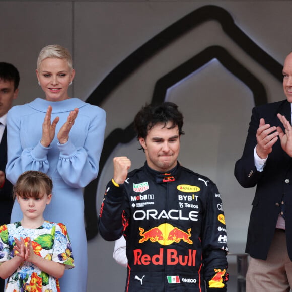 Sergio Perez, Louis Ducruet, la princesse Charlene de Monaco, la princesse Gabriella de Monaco (robe Dolce & Gabbana), comtesse de Carladès, le prince Albert II de Monaco et le prince Jacques de Monaco, marquis des Baux lors du Grand Prix de Monaco 2022 de F1, à Monaco, le 29 mai 2022. © Claudia Albuquerque/Bestimage 