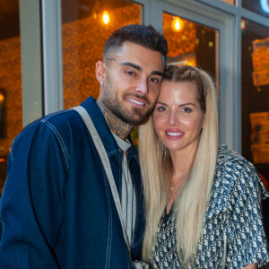 Exclusif - Thibault Garcia et sa femme Jessica Thivenin lors de la soirée "Come Chill with Booba" au bar Le Tube à Dubaï. © Nicolas Briquet / Bestimage
