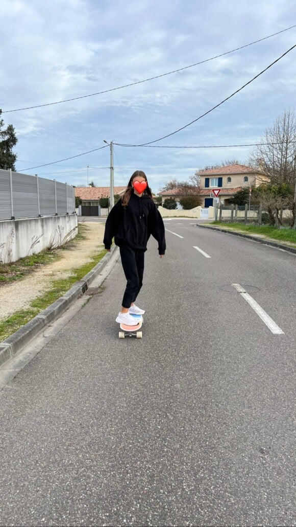 Laure Manaudou : sa fille Manon, adolescente immense, et toujours passionnée de skate