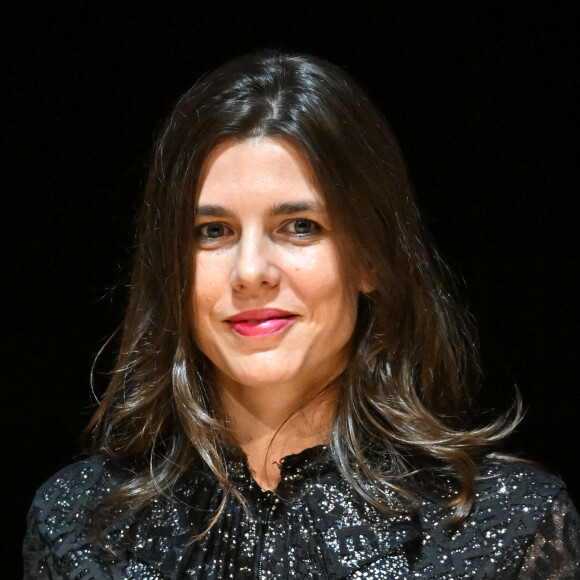 Charlotte Casiraghi durant la cérémonie de proclamation de l'édition 2022 des Prix de la Fondation Prince Pierre à l'opéra Garnier à Monaco, le 11 octobre 2022. Le palmarès 2022 est : le Tremplin Musical 2022 pour Kyiv Symphony Orchestra, le Coup de Coeur des Jeunes Mélomanes 2022 va à York Holler pour son oeuvre Viola Concerto (2016-2017), le Prix Littéraire 2022 est décerné à Vénus Khoury Ghata, la Bourse de la Découverte 2022 va à Thomas Louis, pour son roman Les chiens de faïence (éditions de la Martinière), le Coup de Coeur des Lycéens 2022 à Marie Vingtras, pour son roman Blizzard (éditions de l'Olivier), le Prix International d'Art Contemporain pour Christine Sun Kim, pour son oeuvre The Star Spangled Banner (2020), la Bourse de Recherche pour l'Art Contemporain va à DARR - Decolonizing Architecture Art Research (Sandi Hilal et Alessandro Petti), et le Prix de la Principauté, en partenariat avec les Rencontres Philosophiques de Monaco et la Fondation Prince Pierre va à Philippe Descola, pour l'ensemble de son oeuvre. © Bruno Bebert / Bestimage