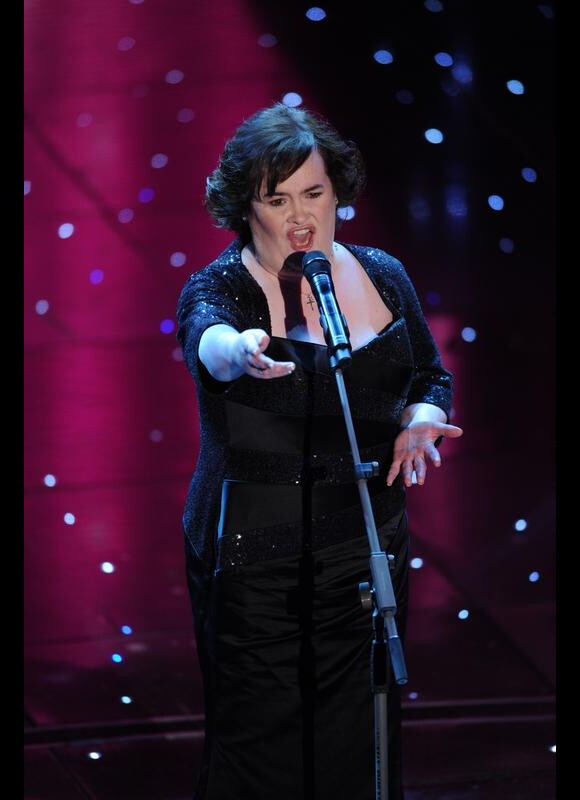 Susan Boyle poussé la chansonnette de sa voix de velours, lors de la soirée d'ouverture du 60e festival de San Remo, en Italie, mardi 16 février.