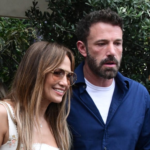 Ben Affleck et sa femme Jennifer Affleck (Lopez) ont déjeuné avec leurs filles respectives au restaurant "Les Jardins du Presbourg" lors de leur lune de miel à Paris. 