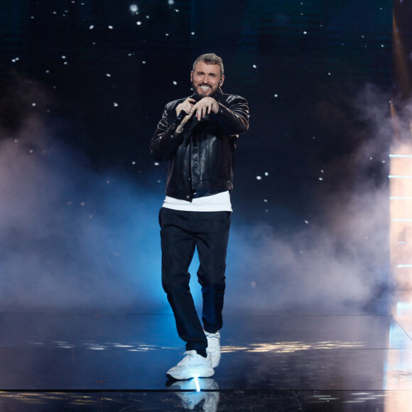 Exclusif - Christophe Willem chante son tube "J'tomberai pas" - Enregistrement de l'émission "M6 sur son 31", présentée par E.Gossuin et diffusée le 31 décembre sur M6 © Christophe Clovis / Bestimage