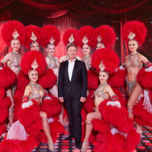 Exclusif - Stéphane Bern, les danseuses du Moulin Rouge - Backstage - Enregistrement de l'émission "La grande soirée du 31 à Fontainebleau" au Château de Fontainebleau, diffusée le 31 décembre sur France 2. MENTION OBLIGATOIRE DE CREDITER: "Les danseuses du Moulin Rouge". © Cyril Moreau-Tiziano Da Silva / Bestimage