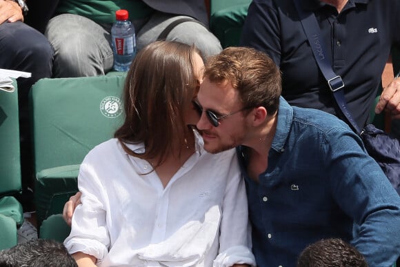 Roby Schinasi et Maja Simonsen dans les tribunes des internationaux de Roland Garros - jour 5 - à Paris, le 31 mai 2018. © Cyril Moreau - Dominique Jacovides/Bestimage