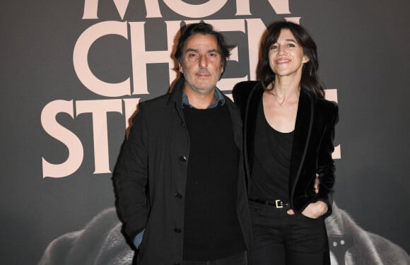 Yvan Attal et sa compagne Charlotte Gainsbourg - Avant-première du film "Mon chien stupide" au cinéma UGC Normandie à Paris, le 22 octobre 2019. © Coadic Guirec/Bestimage 