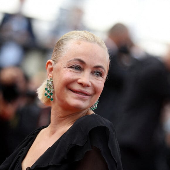 Emmanuelle Béart - Montée des marches du film " Les intranquilles " lors du 74ème Festival International du Film de Cannes. Le 16 juillet 2021 © Borde-Jacovides-Moreau / Bestimage 