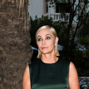 Emmanuelle Beart arrive au dîner "Chopard" lors du 74ème Festival International du Film de Cannes, le 15 juillet 2021. 
