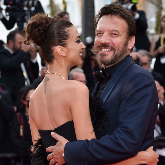 Samuel Le Bihan et sa compagne Stefania Cristian - Montée des marches pour la cérémonie de clôture du 75ème Festival International du Film de Cannes. Le 28 mai 2022 © Giancarlo Gorassini / Bestimage 