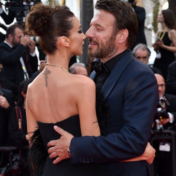 Samuel Le Bihan et sa compagne Stefania Cristian - Montée des marches pour la cérémonie de clôture du 75ème Festival International du Film de Cannes. Le 28 mai 2022 © Giancarlo Gorassini / Bestimage 