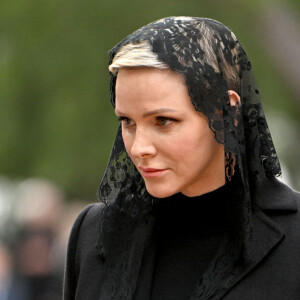 La princesse Charlene - Arrivées aux obsèques de l'ancien archevêque de la principauté de Monaco, Bernard Barsi en la cathédrale de Monaco le 4 janvier 2023. © Bruno Bebert/Bestimage
