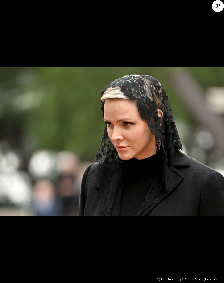 La princesse Charlene - Arrivées aux obsèques de l'ancien archevêque de la principauté de Monaco, Bernard Barsi en la cathédrale de Monaco le 4 janvier 2023. © Bruno Bebert/Bestimage