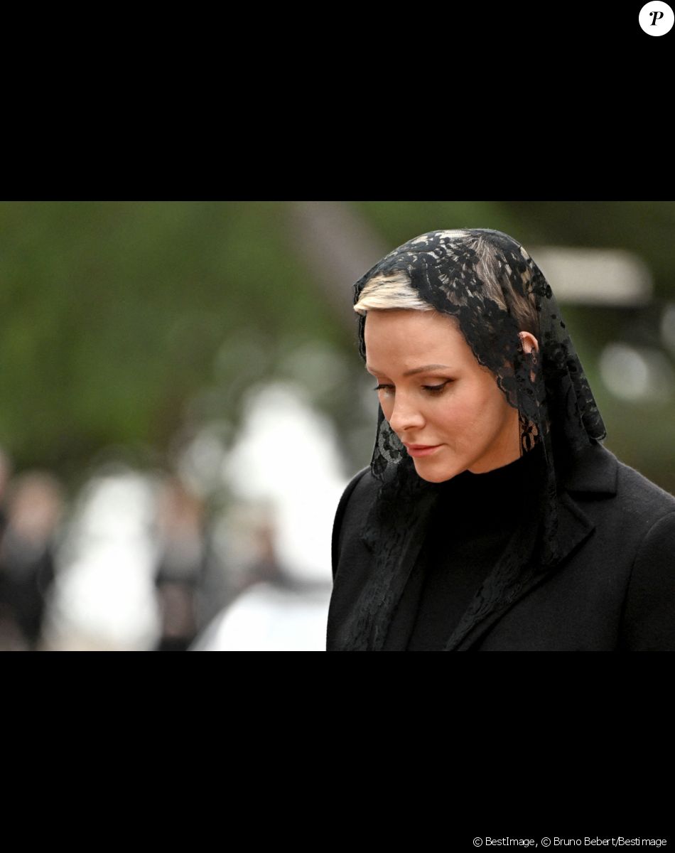 La princesse Charlene - Arrivées aux obsèques de l'ancien archevêque de la principauté de Monaco, Bernard Barsi en la cathédrale de Monaco le 4 janvier 2023. © Bruno Bebert/Bestimage