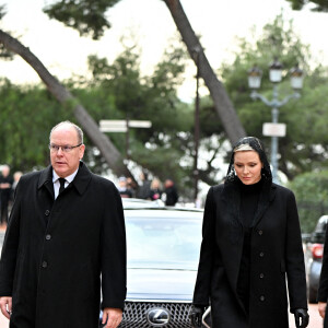 La princesse Charlene et le prince Albert - Arrivées aux obsèques de l'ancien archevêque de la principauté de Monaco, Bernard Barsi en la cathédrale de Monaco le 4 janvier 2023. © Bruno Bebert/Bestimage