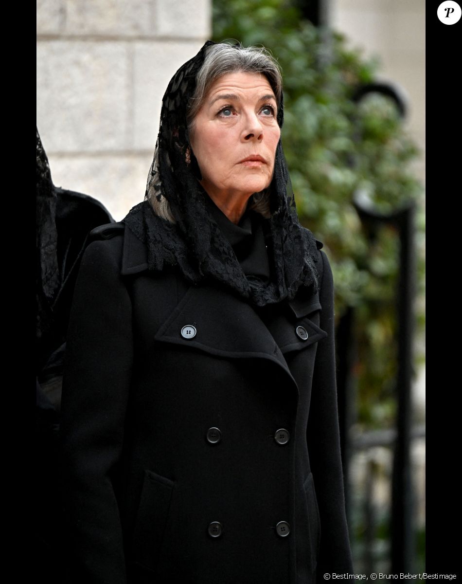 Caroline de Hanovre - Arrivées aux obsèques de l'ancien archevêque de la principauté de Monaco, Bernard Barsi en la cathédrale de Monaco le 4 janvier 2023. © Bruno Bebert/Bestimage