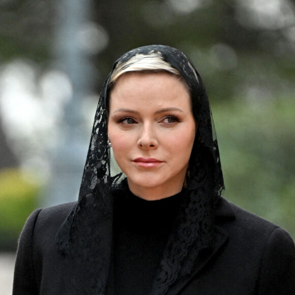 Charlène de Monaco - Arrivées aux obsèques de l'ancien archevêque de la principauté de Monaco, Bernard Barsi en la cathédrale de Monaco le 4 janvier 2023. © Bruno Bebert/Bestimage