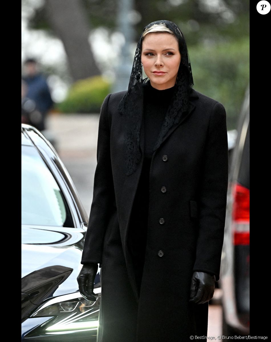 Charlène de Monaco - Arrivées aux obsèques de l'ancien archevêque de la principauté de Monaco, Bernard Barsi en la cathédrale de Monaco le 4 janvier 2023. © Bruno Bebert/Bestimage