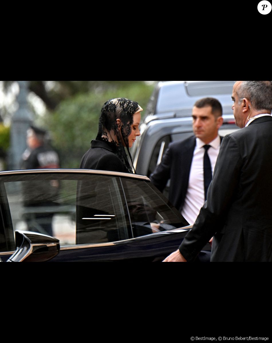 Charlène de Monaco - Arrivées aux obsèques de l'ancien archevêque de la principauté de Monaco, Bernard Barsi en la cathédrale de Monaco le 4 janvier 2023. © Bruno Bebert/Bestimage