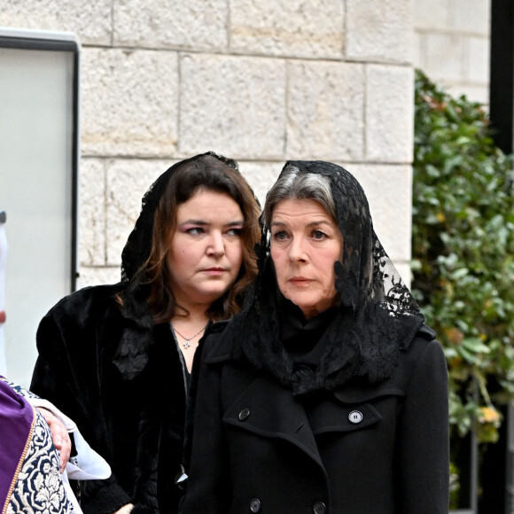 Caroline de Monaco - Arrivées aux obsèques de l'ancien archevêque de la principauté de Monaco, Bernard Barsi en la cathédrale de Monaco le 4 janvier 2023. © Bruno Bebert/Bestimage