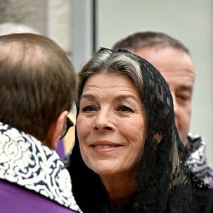 Caroline de Monaco - Arrivées aux obsèques de l'ancien archevêque de la principauté de Monaco, Bernard Barsi en la cathédrale de Monaco le 4 janvier 2023. © Bruno Bebert/Bestimage