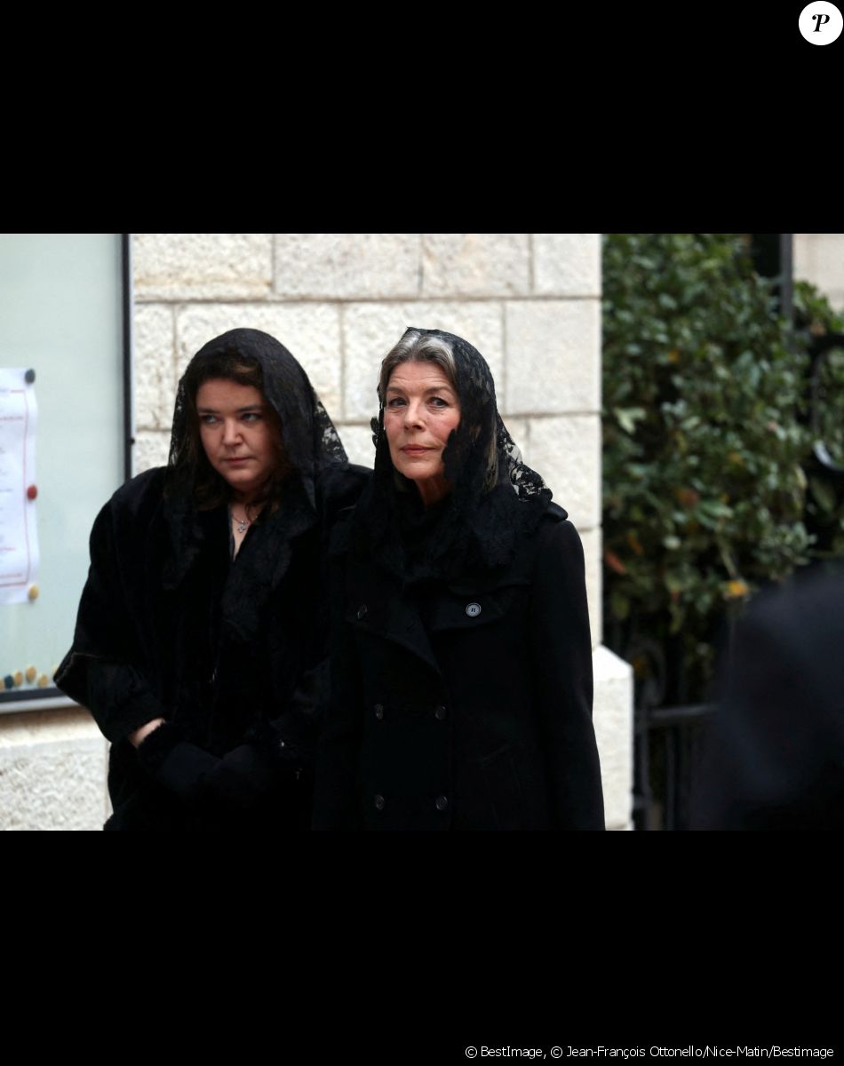 La princesse Caroline de Hanovre et Melanie-Antoinette de Massy - Arrivées aux obsèques de l'ancien archevêque de la principauté de Monaco, Bernard Barsi en la cathédrale de Monaco le 4 janvier 2023. © Jean-François Ottonello/Nice-Matin/Bestimage