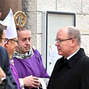 Le prince Albert II de Monaco - Arrivées aux obsèques de l'ancien archevêque de la principauté de Monaco, Bernard Barsi en la cathédrale de Monaco le 4 janvier 2023. © Bruno Bebert/Bestimage 