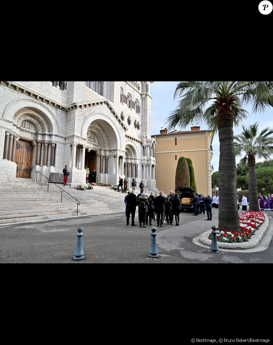 - Arrivées aux obsèques de l'ancien archevêque de la principauté de Monaco, Bernard Barsi en la cathédrale de Monaco le 4 janvier 2023. © Bruno Bebert/Bestimage