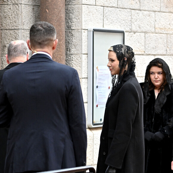 La princesse Charlene de Monaco - Arrivées aux obsèques de l'ancien archevêque de la principauté de Monaco, Bernard Barsi en la cathédrale de Monaco le 4 janvier 2023. © Bruno Bebert/Bestimage 