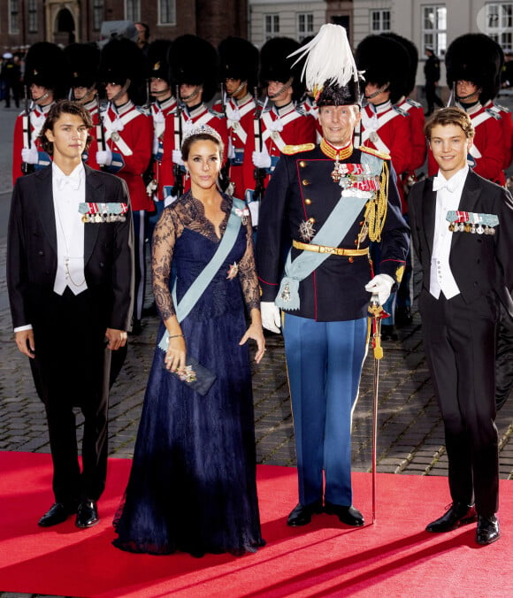 Princesse Marie et prince Joachim et prince Nikolai et prince Felix - Arrivées au diner du jubilé des 50 ans de règne de la reine Margrethe II de Danemark au Royal Theatre à Copenhague. Le 10 septembre 2022 