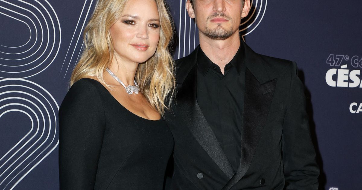 Virginie Efira et son compagnon Niels Schneider (en YSL) - Photocall de