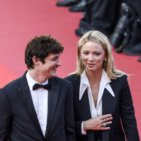 Niels Schneider et sa compagne Virginie Efira - Montée des marches du film "Hors Normes" pour la clôture du 72ème Festival International du Film de Cannes. Le 25 mai 2019 © Jacovides-Moreau / Bestimage 