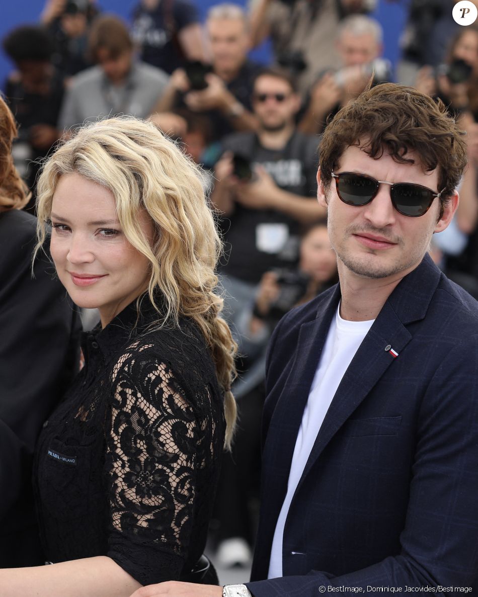 Virginie Efira Et Son Compagnon Niels Schneider Au Photocall De Sibyl ...