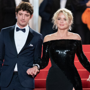 Niels Schneider et sa compagne Virginie Efira - Descente des marches du film "Sibyl" lors du 72ème Festival International du Film de Cannes. Le 24 mai 2019 © Borde / Bestimage 